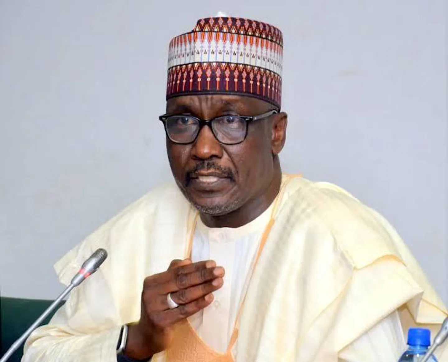 Mele Kyari ya musanta rahotannin da ake yaɗawa kan cewa yana tsare a hannun EFCC